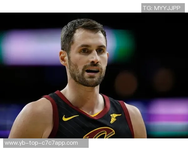 克莱半场表现稳健11投4中三分球命中3个贡献11分2篮板1封盖 克莱半场表现稳健11投4中三分球命中3个贡献11分2篮板1封盖