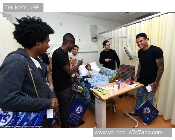 格纳布里与基米希探访医院肿瘤病房温暖关怀患病儿童